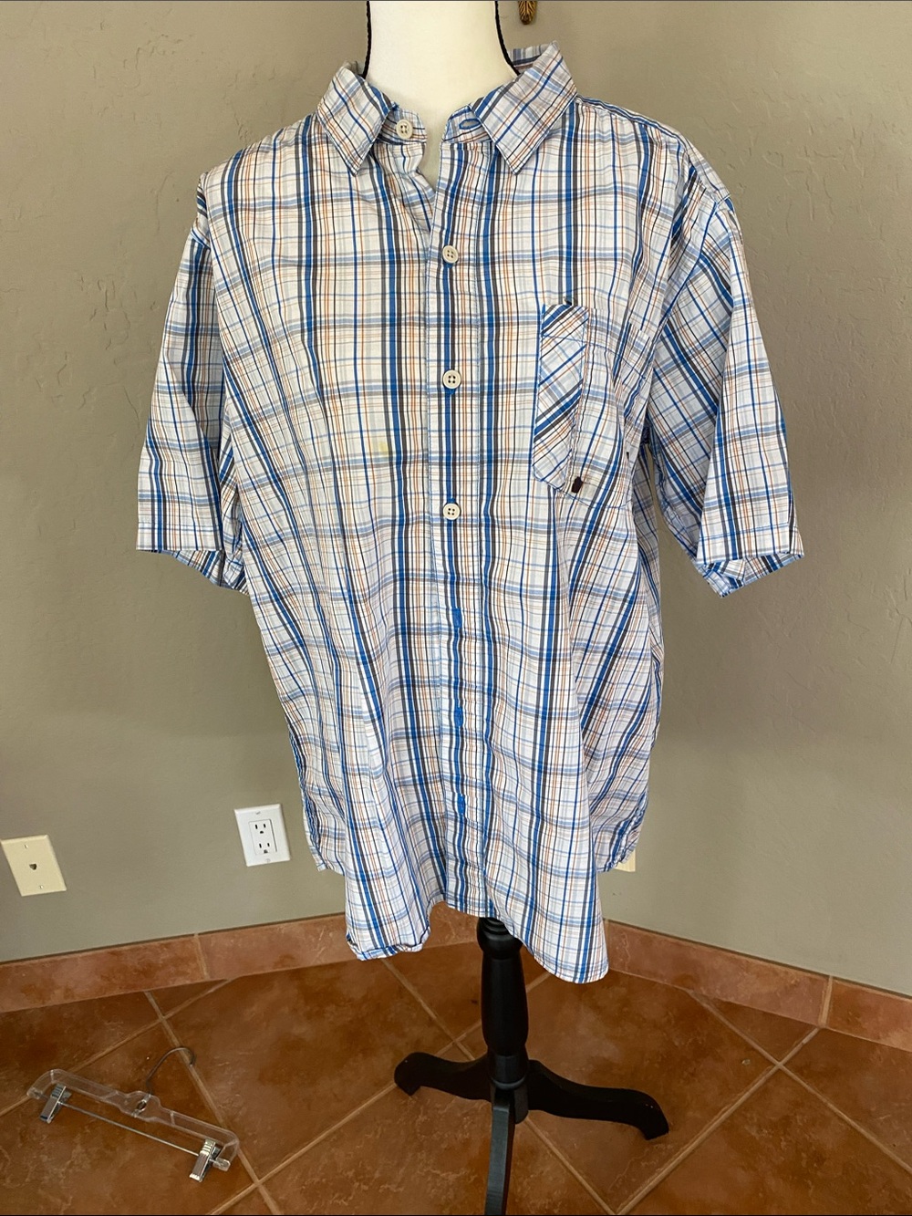 Columbia Men's White Blue Plaid Short Sleeve Button-Up Shirt